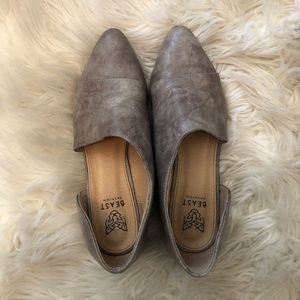 Beast Fashion Womens Gray Flats